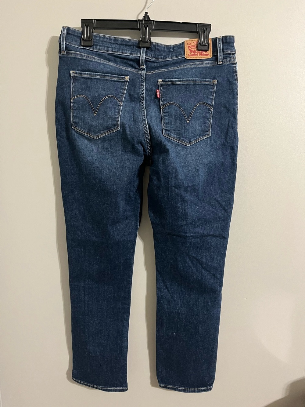 Levi's women's Mid rise Denim Jeans - Picture 10 of 10